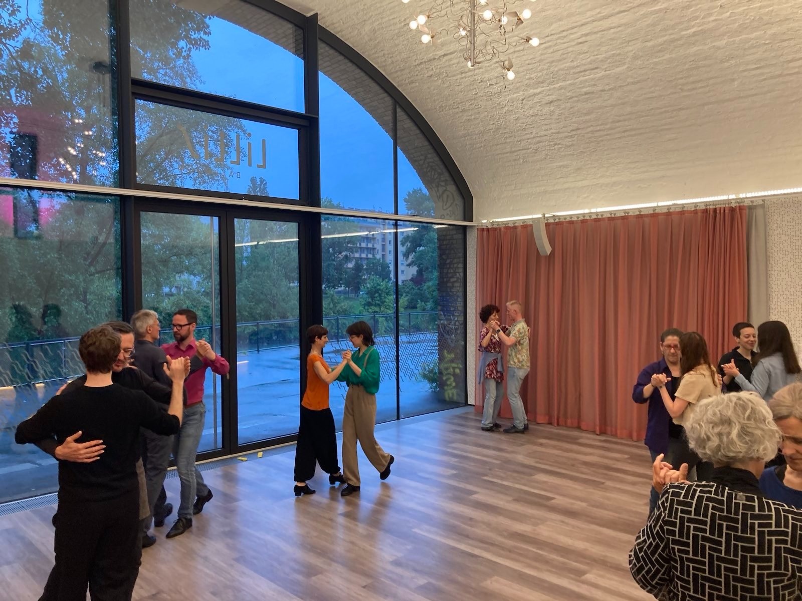 Tango Paare tanzen in Lillis Ballroom